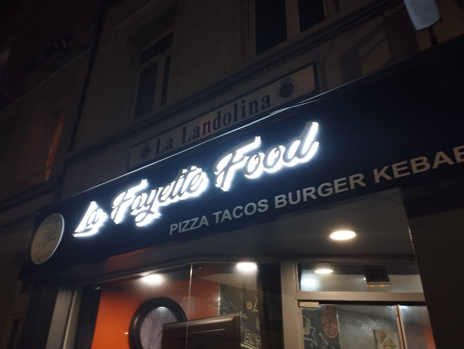 Photo de la réalisation : Enseigne Lumineuse 'La Fayette Food' pour La Fayette Food