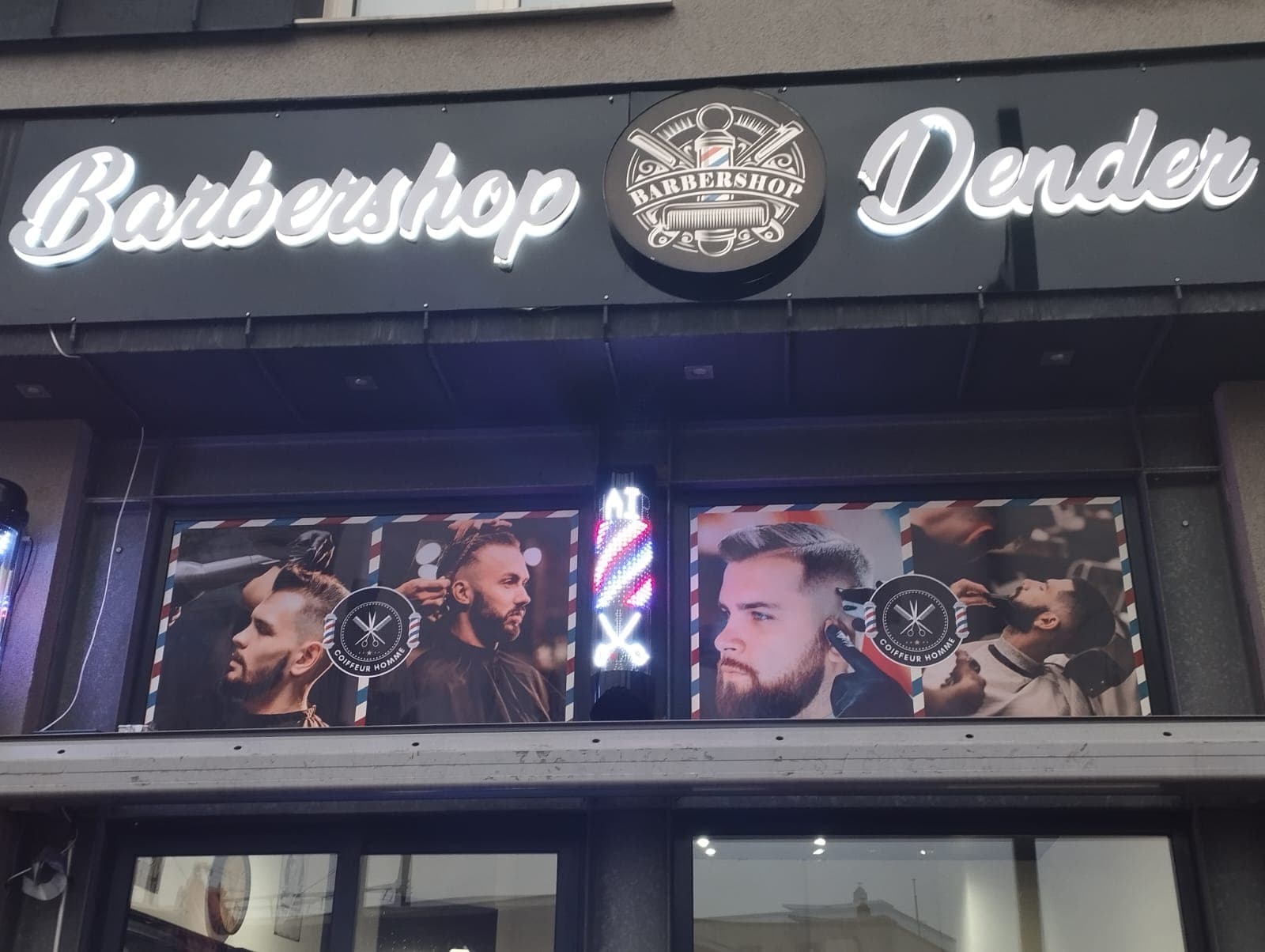 Photo de la réalisation : Enseigne 'Barbershop Dender' pour Barbershop Dender