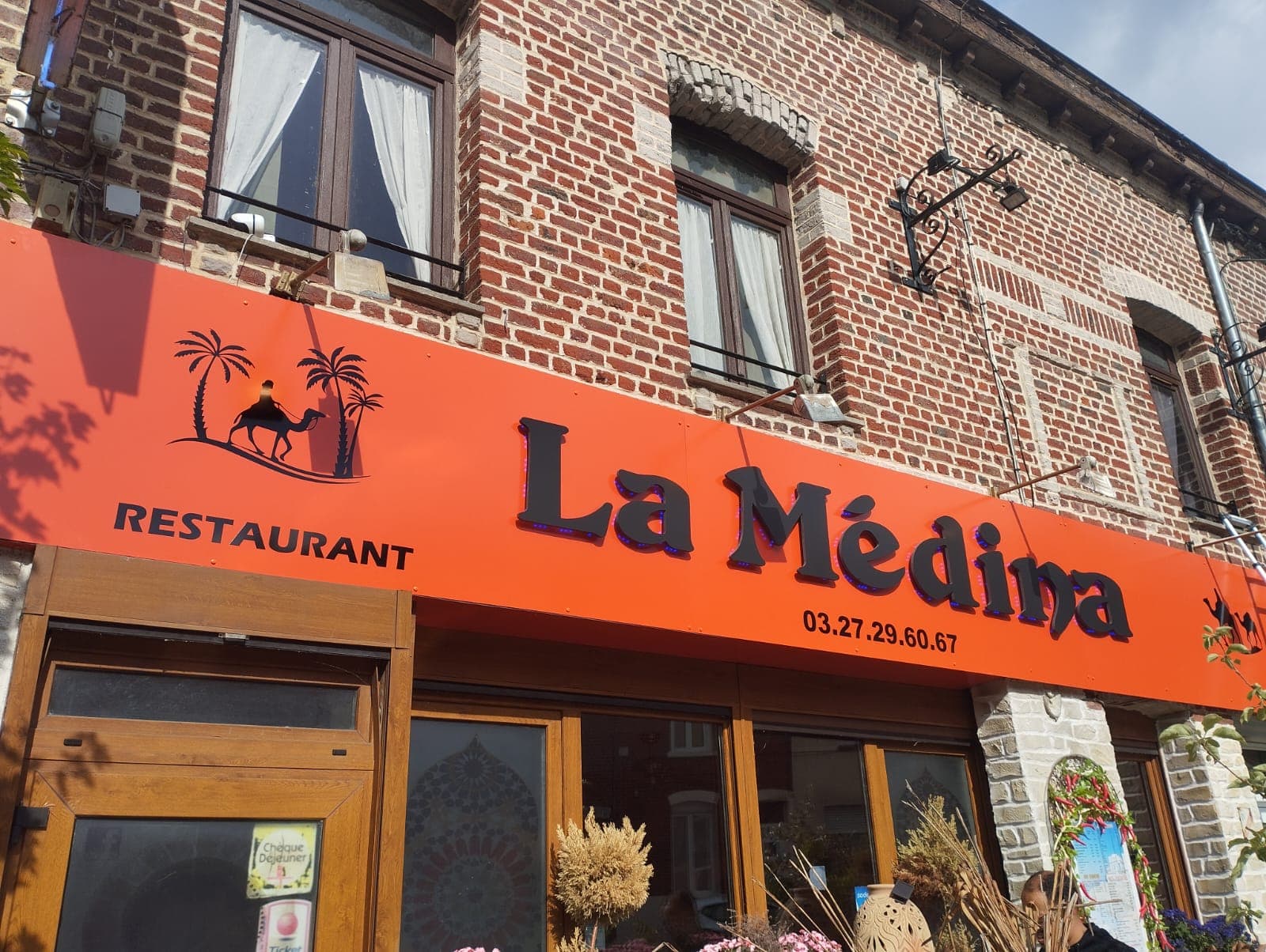 Photo de la réalisation : Enseigne Restaurant 'La Médina' pour La Médina
