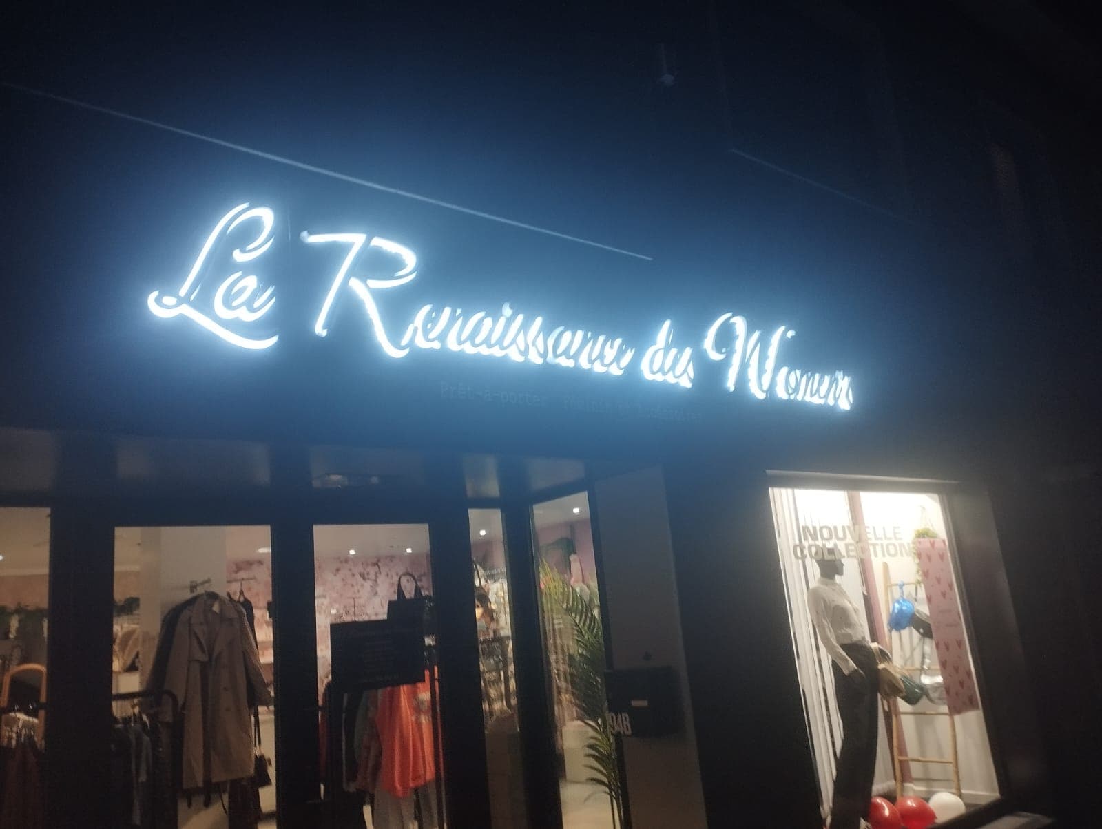 Photo de la réalisation : Enseigne Lumineuse 'La Renaissance du Wonen' pour La Renaissance du Wonen